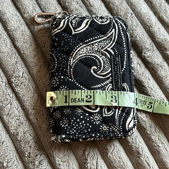 Vera Bradley Black and White Paisley Quilted Folding Wallet Bag Charm Key 🔑 Ring - Picture 10 of 14